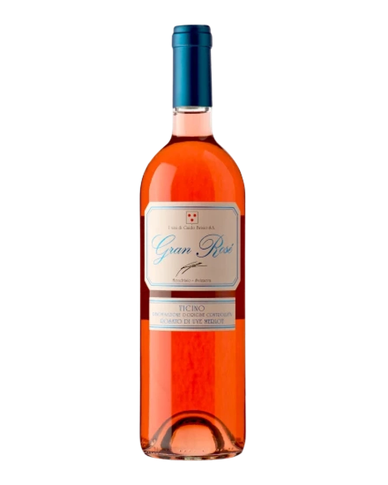 Glas Roséwein Gran Rosé 2021 Merlot DOC Ticino von Vini Gialdi Brivio, hellrosa Farbe, in Weinglas auf Tisch.