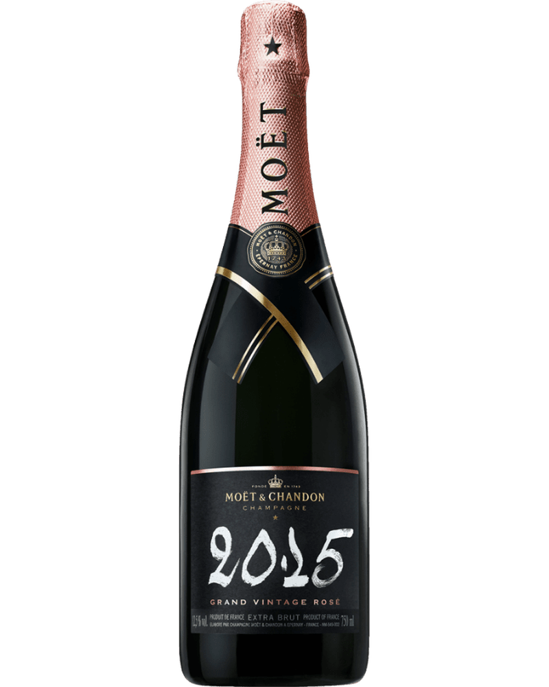 Flasche Moët & Chandon Grand Vintage Rosé 2015 Schaumwein in eleganter Flasche mit roséfarbener Flüssigkeit.