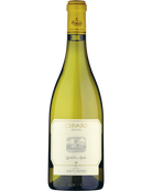 Heller Cervaro della Sala 2024 Umbrigia Weißwein von Marchesi Antinori in einer Flasche auf einem Weinglas.