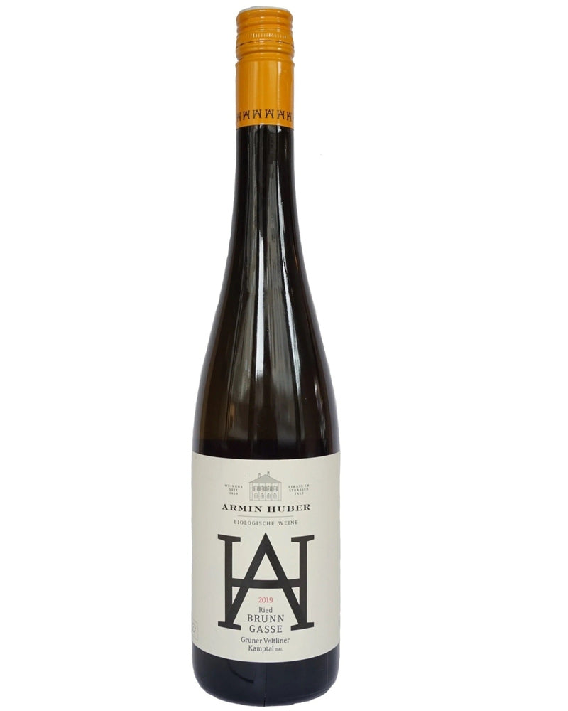 Heller Grüner Veltliner Weisswein aus dem Jahr 2019 von Weingut Armin Huber, Flasche mit weißem Etikett und goldener Kapsel