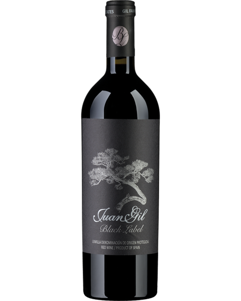 Rotwein von Bodegas Juan Gil, BLACK LABEL Limited Edition 2023, dunkle Trauben im Glas, elegantes Weindesign, edle Weinflasche.