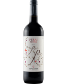Rotwein Peraj Petita Negre Catalunya DO 2023 von Celler de Capçanes in einer Flasche vor dunklem Hintergrund